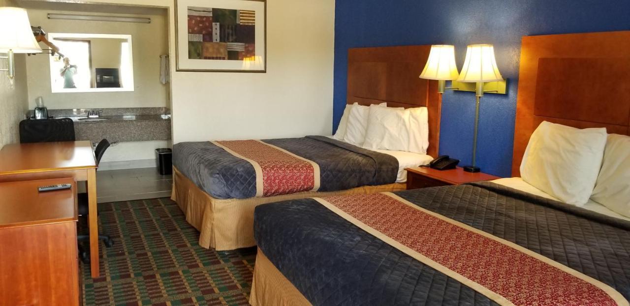 Executive Inn Victoria Exterior photo